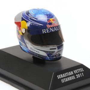 photo n°2 : Casque RED BULL VETTEL 2011