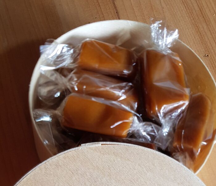 photo n°1 : Boîte de Caramels en Abondance