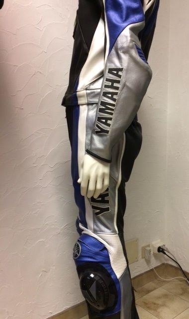 photo n°3 : Combinaison Cuir YAMAHA Dainese