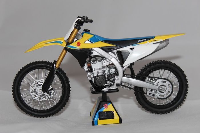 Miniature SUZUKI RMZ 450